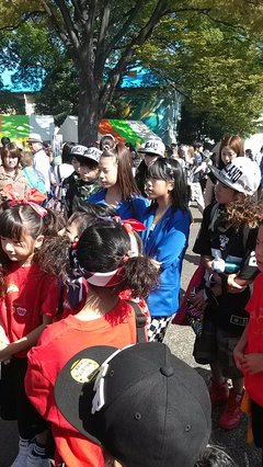 今日は区民祭り・・・ﾀﾞｧ反町公園(^∇^)