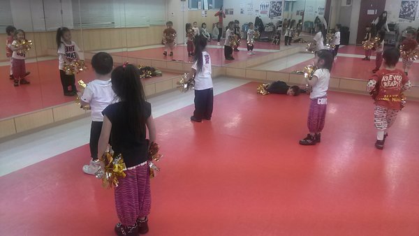 新横浜ダンススタジオ♪あやかてぃんと幼児(^.^)